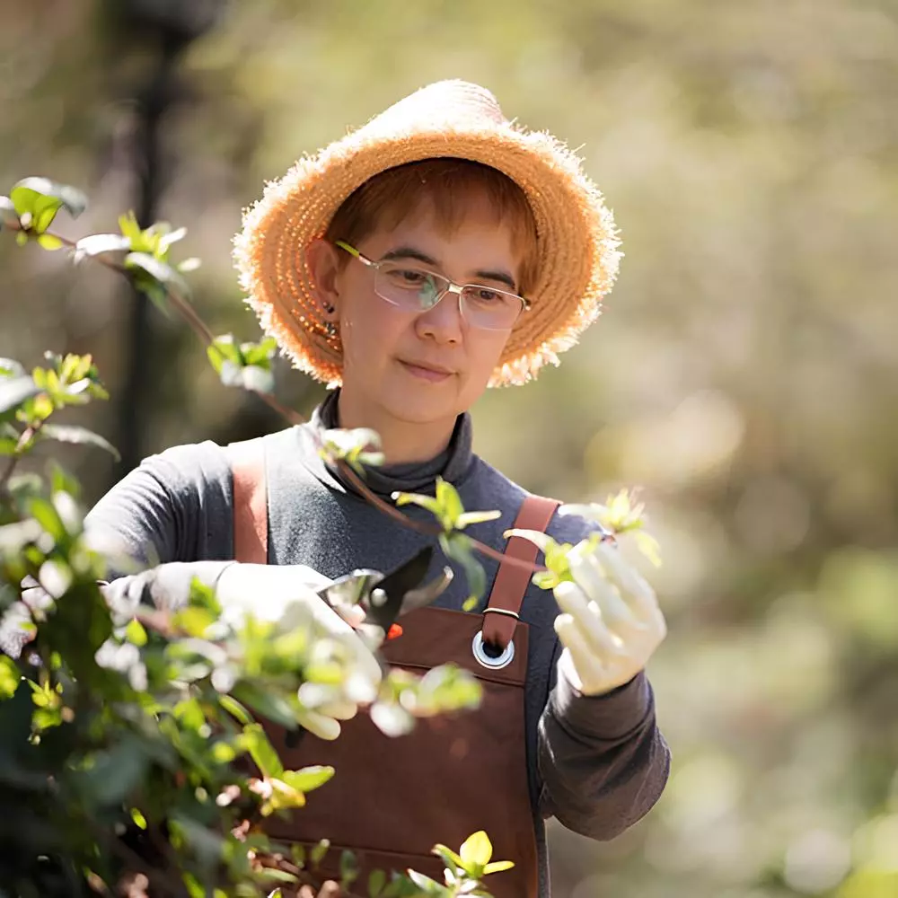 woman-on-nature-2023-11-27-05-36-38-utc.webp